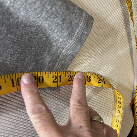 Aerie Women's Chill Play Move high-rise leggings light gray mesh panels. M Short - Picture 7 of 10